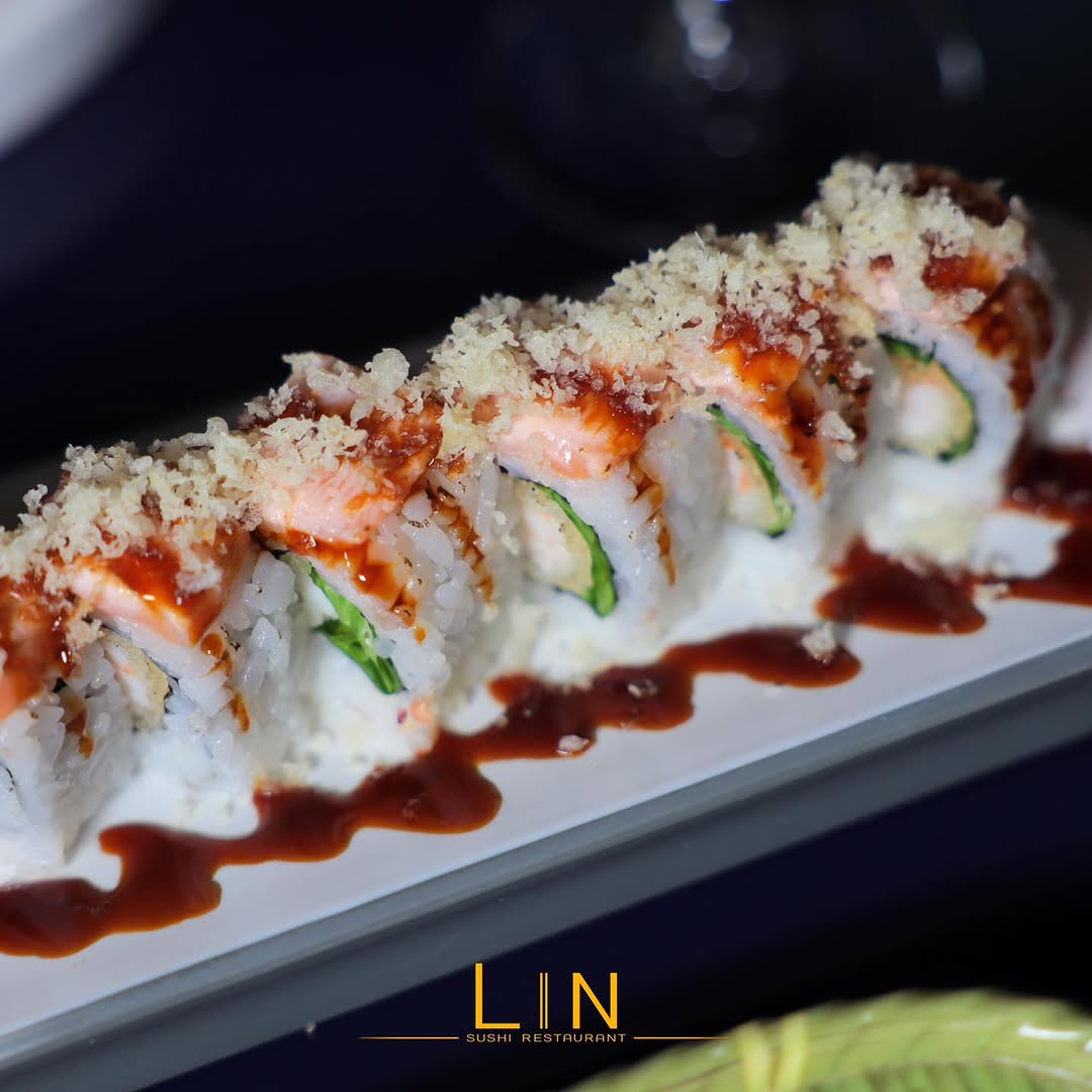 Uramaki con salsa